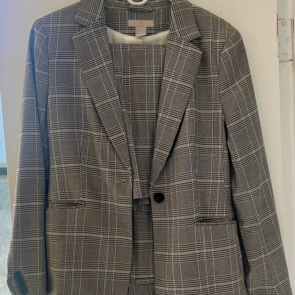 H&M Two Piece Women's Suit Set -- Gray Plaid, Pants Size 4, Blazer Size S